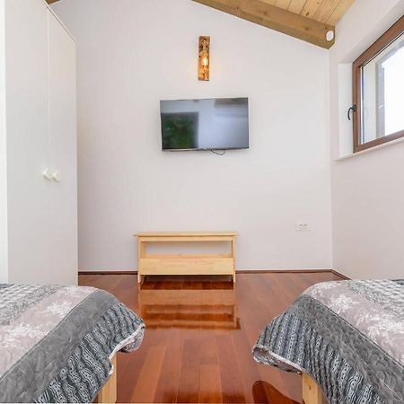 Villa David - Luxurious Secluded Villa With A Heated Pool Butkovici  Bagian luar foto