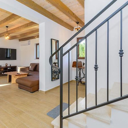Villa David - Luxurious Secluded Villa With A Heated Pool Butkovici  Bagian luar foto