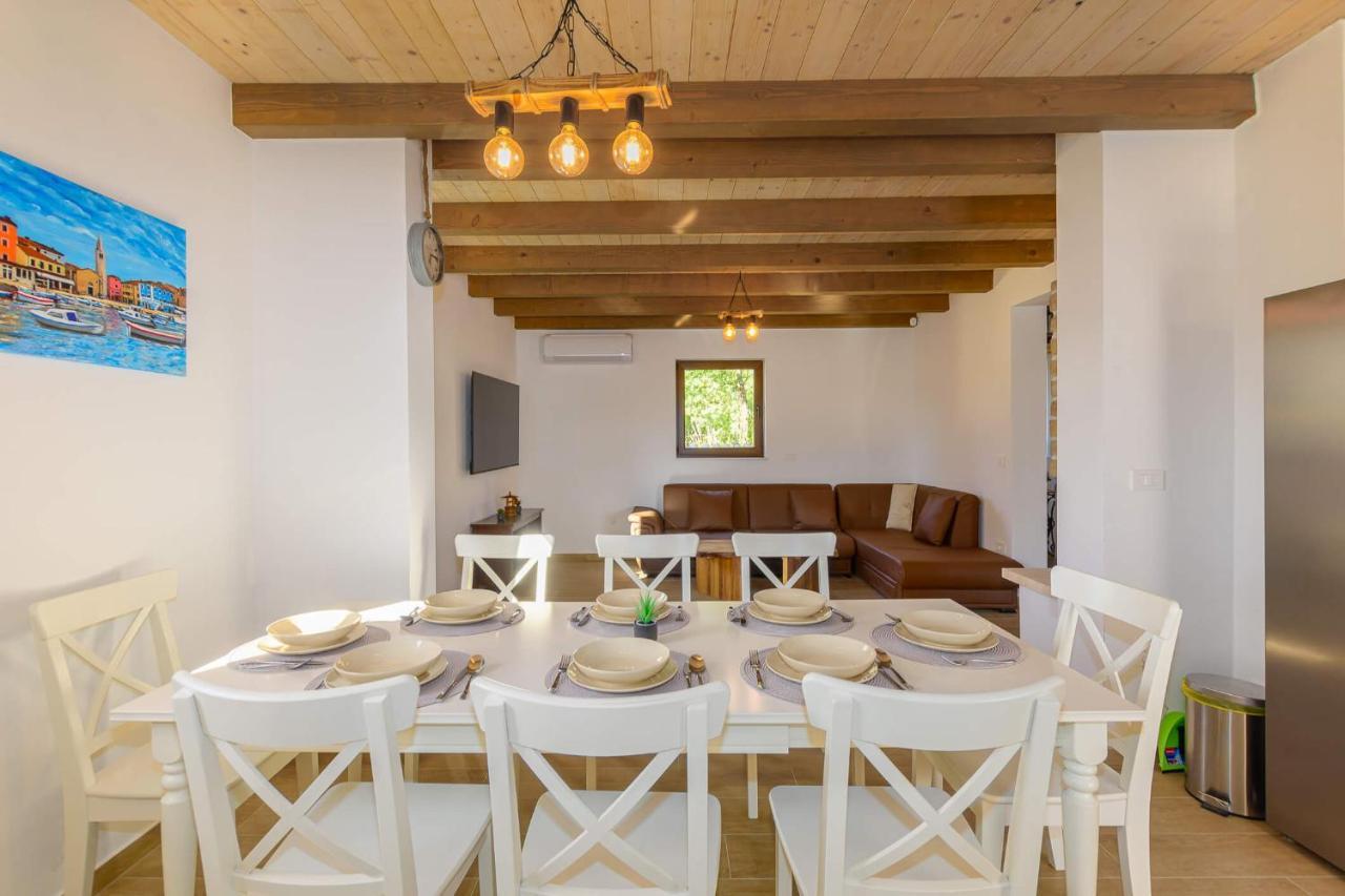 Villa David - Luxurious Secluded Villa With A Heated Pool Butkovici  Bagian luar foto