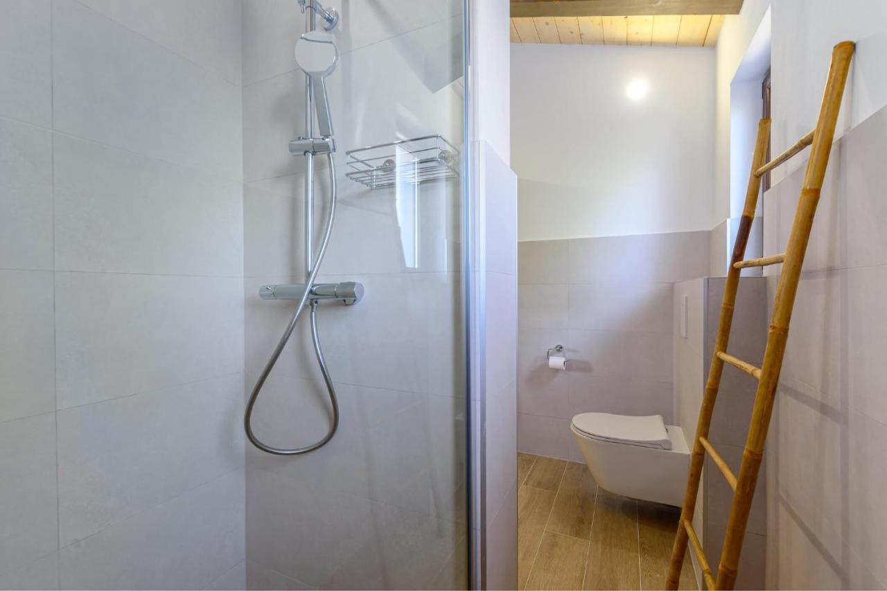 Villa David - Luxurious Secluded Villa With A Heated Pool Butkovici  Bagian luar foto