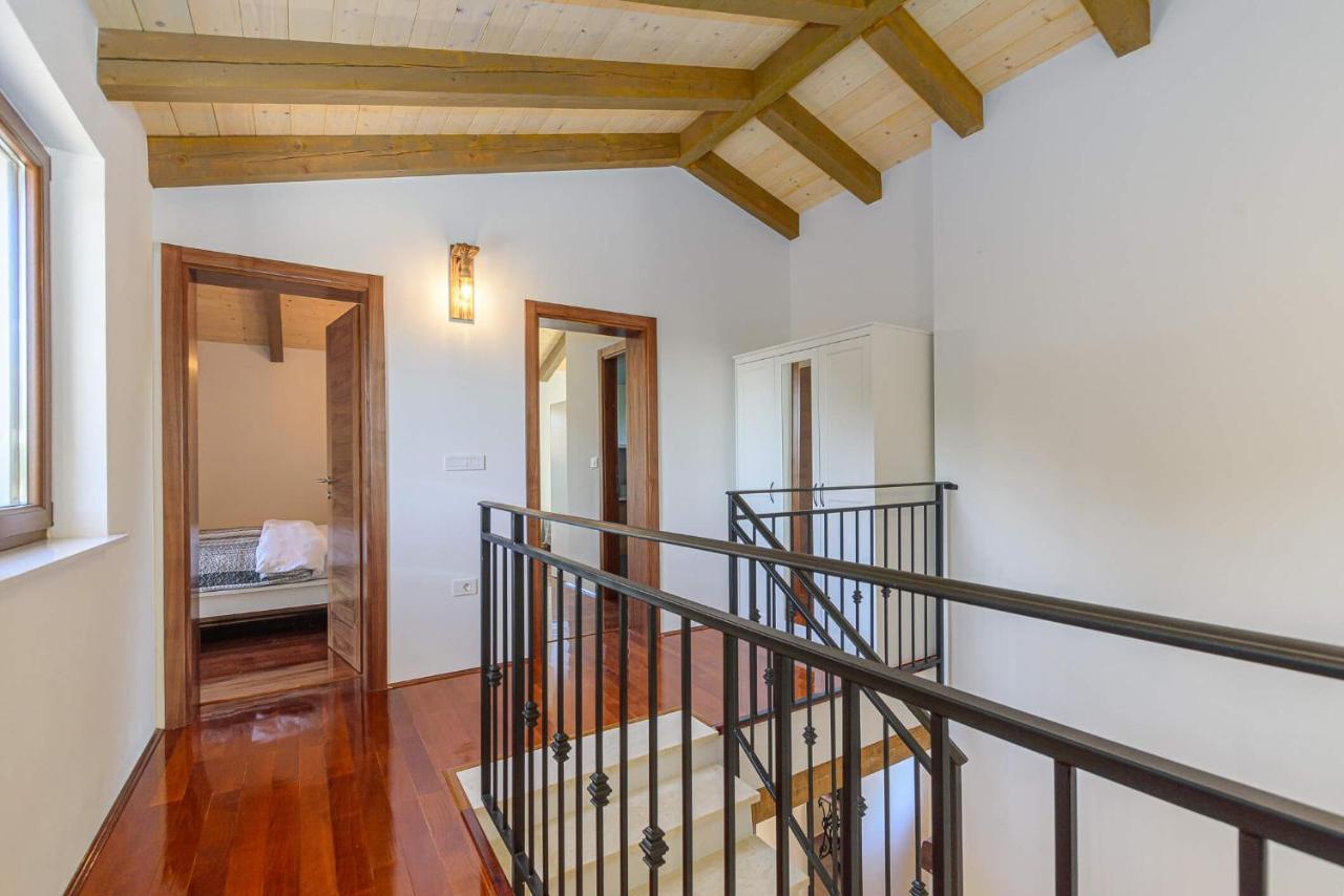 Villa David - Luxurious Secluded Villa With A Heated Pool Butkovici  Bagian luar foto
