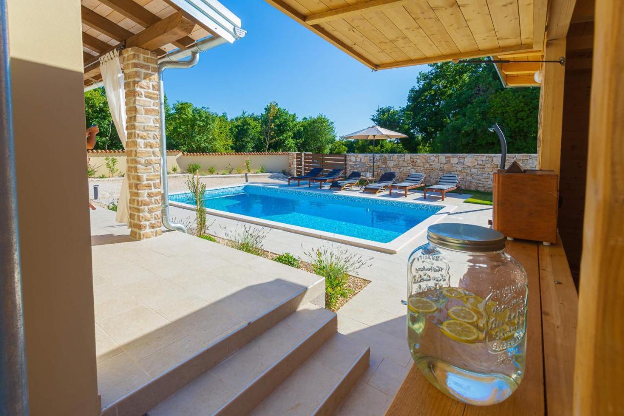 Villa David - Luxurious Secluded Villa With A Heated Pool Butkovici  Bagian luar foto