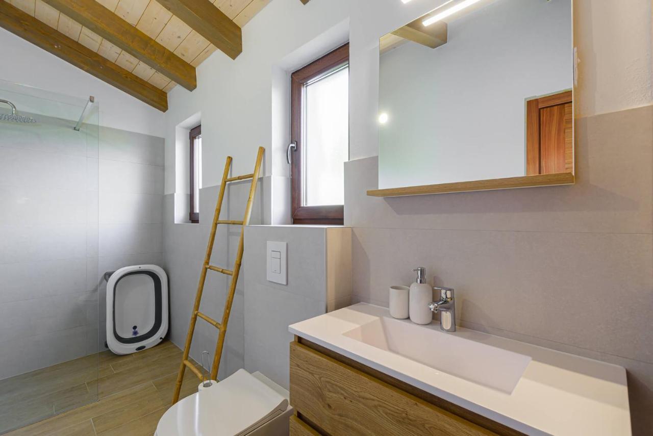 Villa David - Luxurious Secluded Villa With A Heated Pool Butkovici  Bagian luar foto