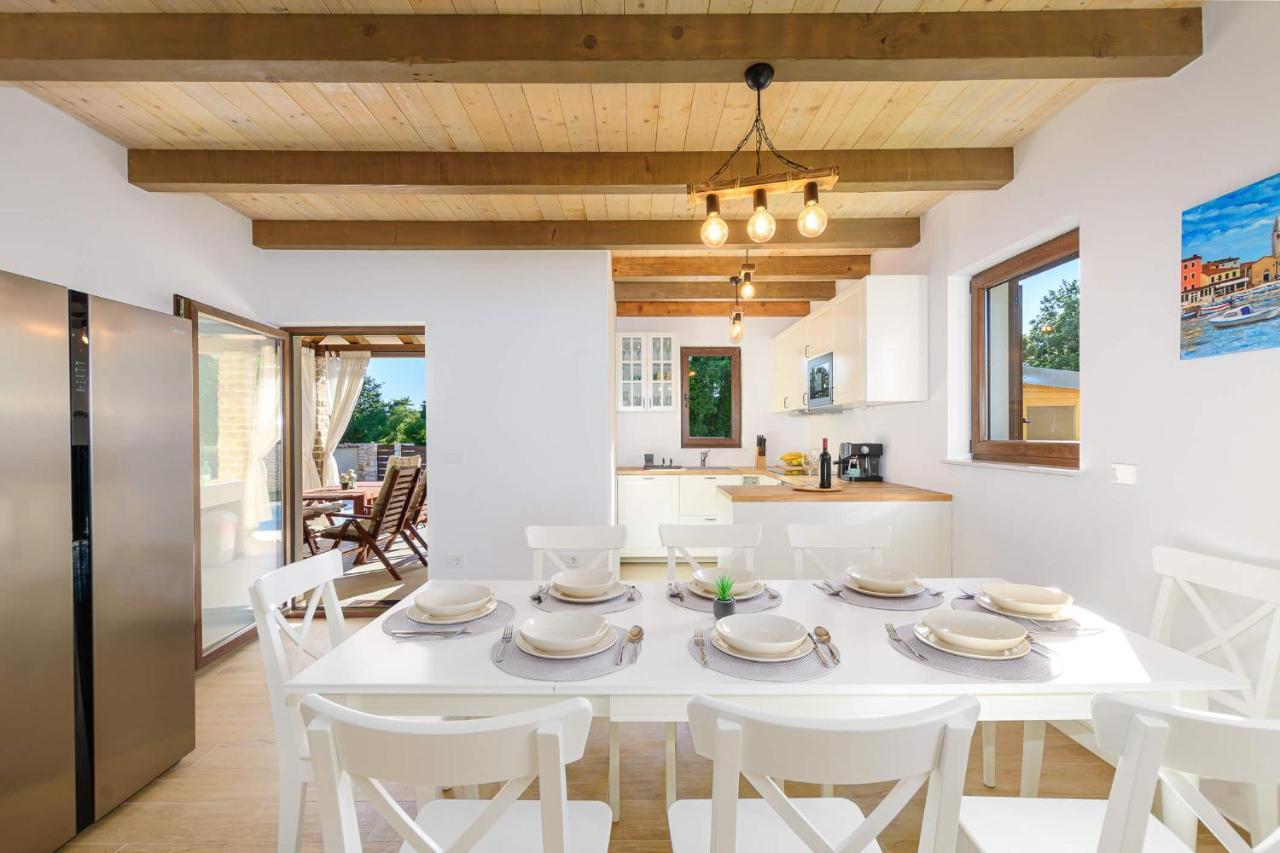 Villa David - Luxurious Secluded Villa With A Heated Pool Butkovici  Bagian luar foto